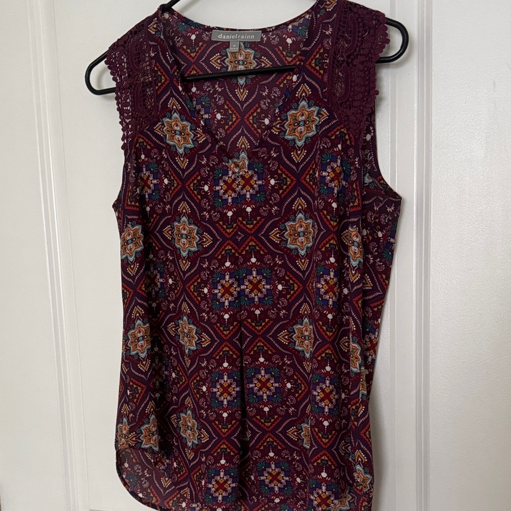 Daniel Rainn Women's Burgundy Patterned Blouse